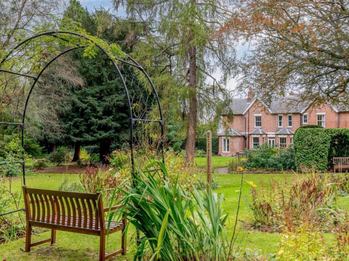 Bed and Breakfast Claridge House Lingfield Exterior foto